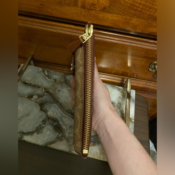 Coach Retail Phone Wallet - Signature - NWOT - Picture 3 of 8